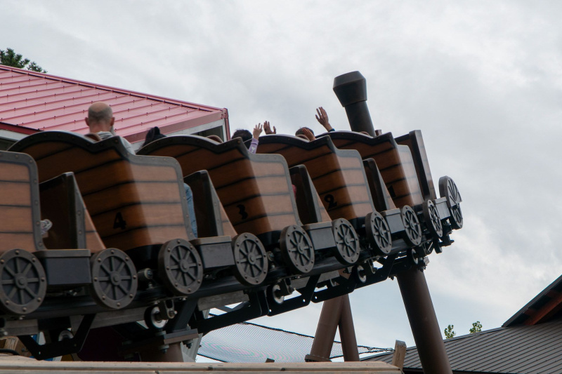 Snoopy's Racing Railway