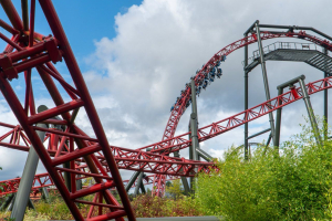 DrageKongen • Intamin Suspended Family Coaster • Djurs Somme