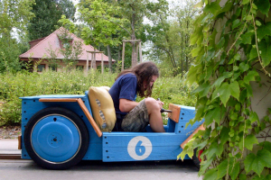 Bernd beim Seifenkistenrennen