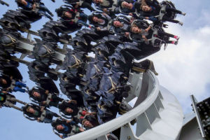 Flug der Dämonen • B&M Wing Coaster