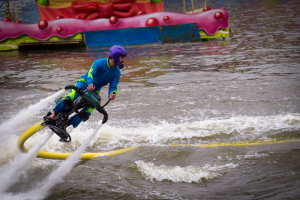 Wasserskishow Hollys Geburtstagsparty