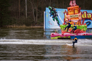 Wasserskishow Hollys Geburtstagsparty