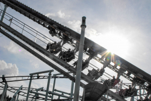 Jimmy Neutron's Atomic Flyer • Vekoma Suspended Family Coaster