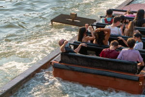 Cataratas Salvajes • Intamin Spillwater • Parque Warner