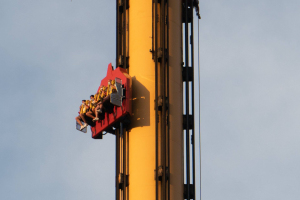 Hurakan Condor - Intamin Giant Drop - Port Aventura Park