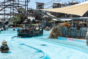 Castaway Bay • Mack Rides Splash Battle