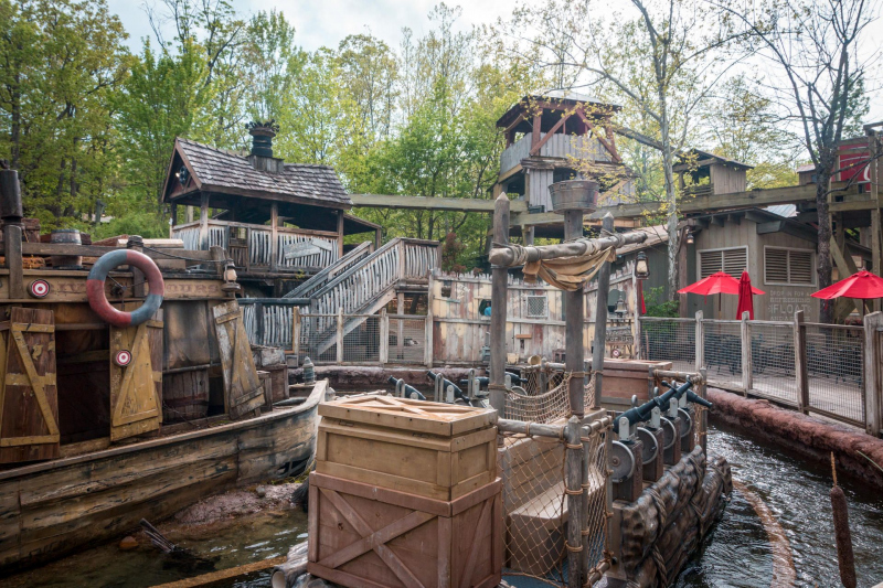 Tom & Huck's RiverBlast • Mack Rides Splash Battle