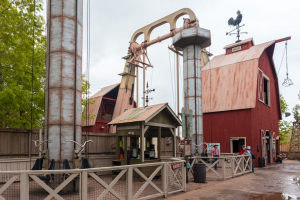 Giant Barn Swing • S&S Screamin' Swing