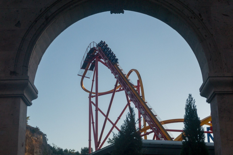 Wonder Woman Golden Lasso Coaster • RMC Raptor Track