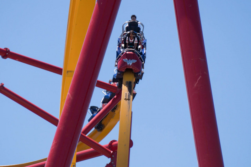 Wonder Woman Golden Lasso Coaster • RMC Raptor Track