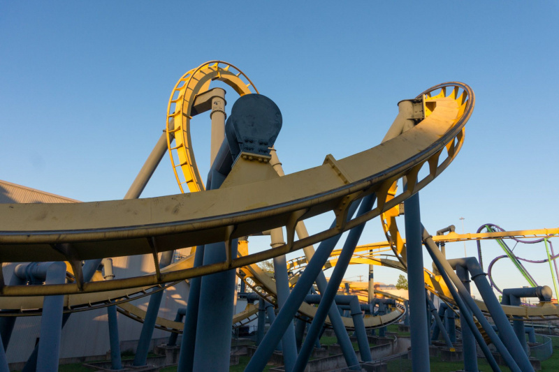 Batman The Ride • B&M Inverted Coaster