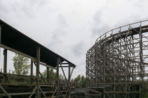 Loop Garou • Vekoma Wooden Coaster