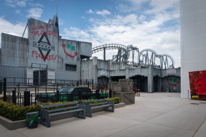 Arkham Asylum: Shock Therapy • Vekoma Suspended Looping Coaste